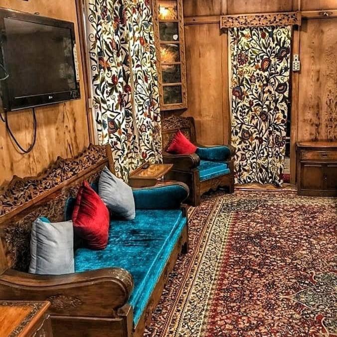 Lake Victoria Houseboats Bed & Breakfast Srīnagar Eksteriør bilde